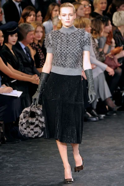 Look 27